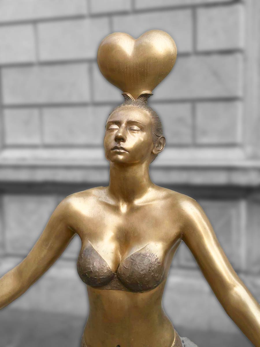 Caro Coaching - Goldene Statue mit Herz